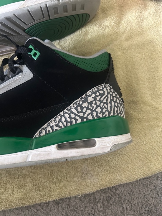 Preowned size 10 1/2 Jordan 3 main image 6